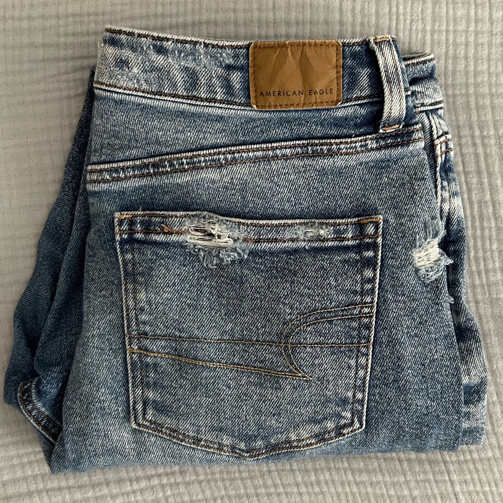 AMERICAN EAGLE OUTFITTERS Mom Jeans Distressed Stretchy 8